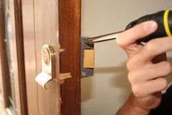 Locksmith Key Store Louisville, KY 502-383-3640 - lock-opening